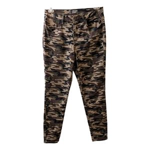 NOBO High Rise Skinny Camo Jeans. EUC